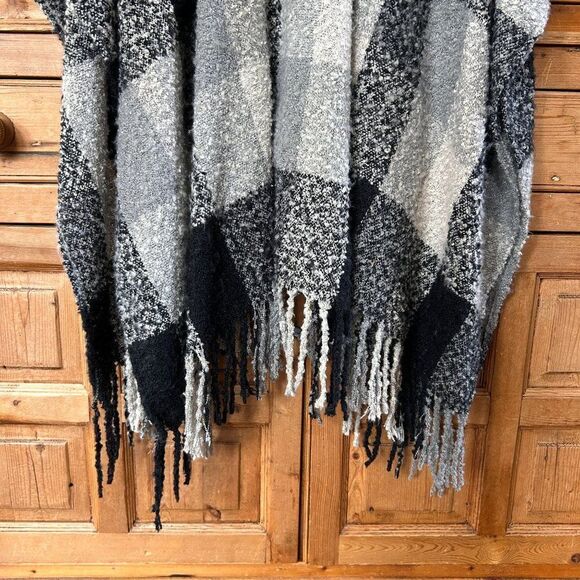 Woolrich‎ Women's Ultra Soft & Cozy Blanket Wrap (Amelia, OSFM) - Picture 4 of 5